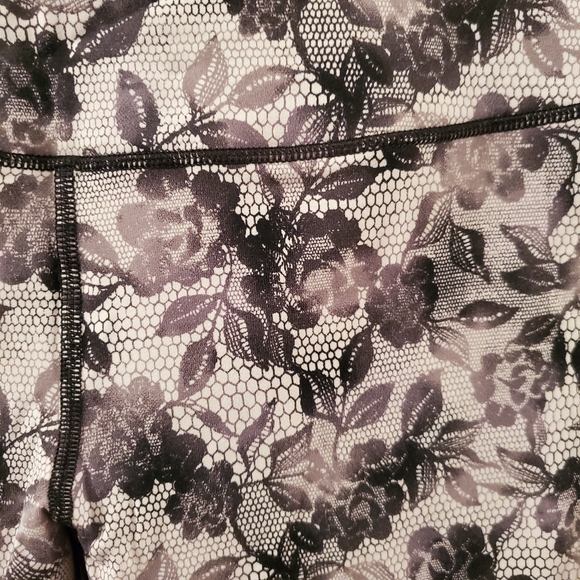 Victoria's Secret VSX Sport | Floral Knockout Crop Leggings - Picture 5 of 5